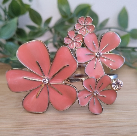 💎3/30💎 Floral Statement Bracelet - Picture 4 of 8